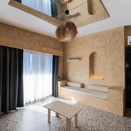 Hotel Lucky Monkey Midi Antalya