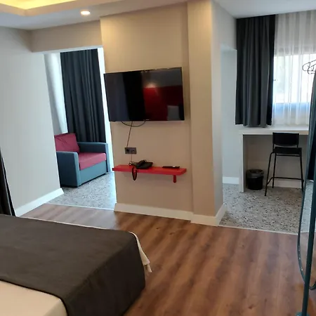 Hotel Lucky Monkey Midi