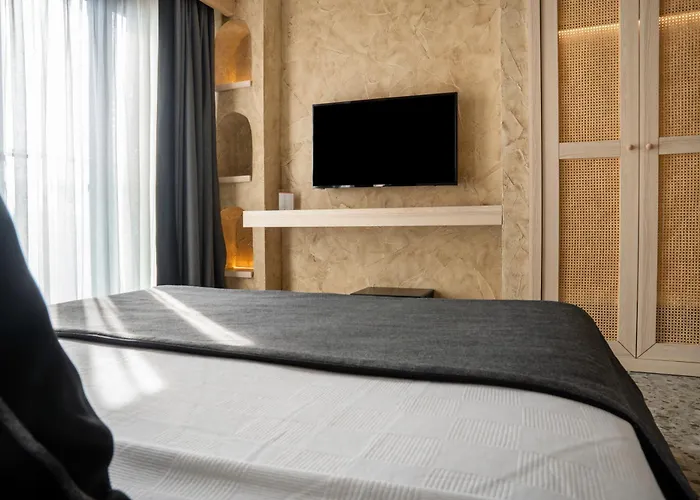 Hotel Lucky Monkey Midi