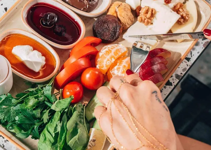 Lucky Monkey Midi Hotel *