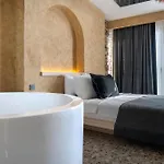 Lucky Monkey Midi Ξενοδοχείο *