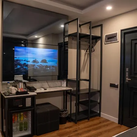 Lucky Monkey Midi ホテル *