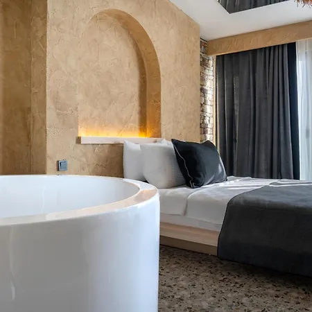 Lucky Monkey Midi Hotell *