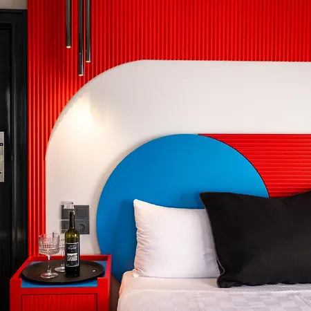 Lucky Monkey Midi Hotell